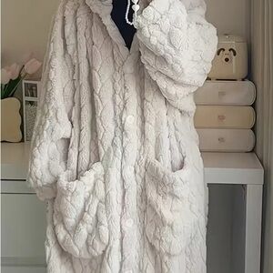 Cozy White Textured Women's Robe
